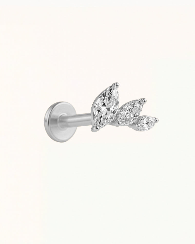 Piercing en titane avec trois pierres marquise - Brielle