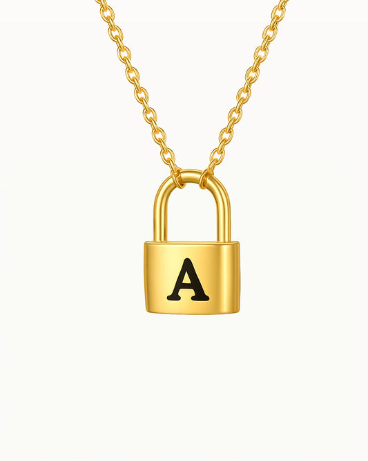 Collier Initiales avec Pendentif Cadenas