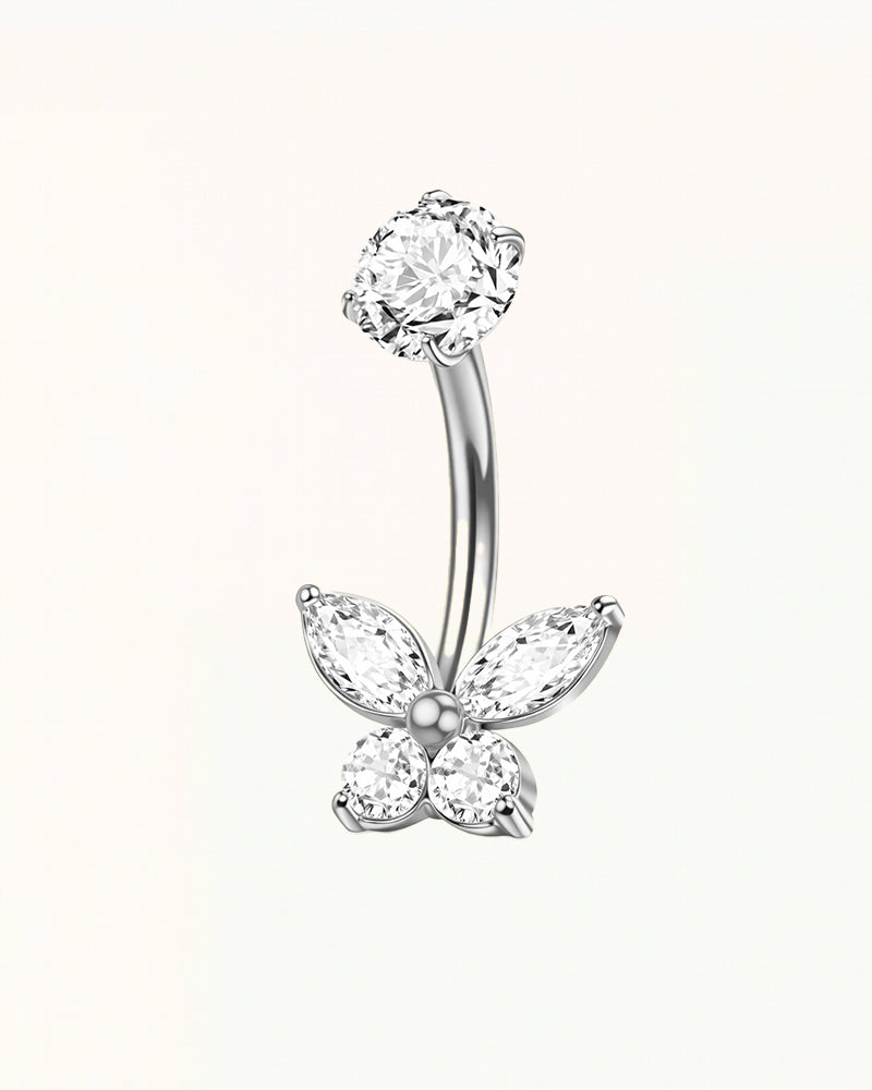 Bauchnabelpiercing mit Schmetterlingsmotiv – Trixie