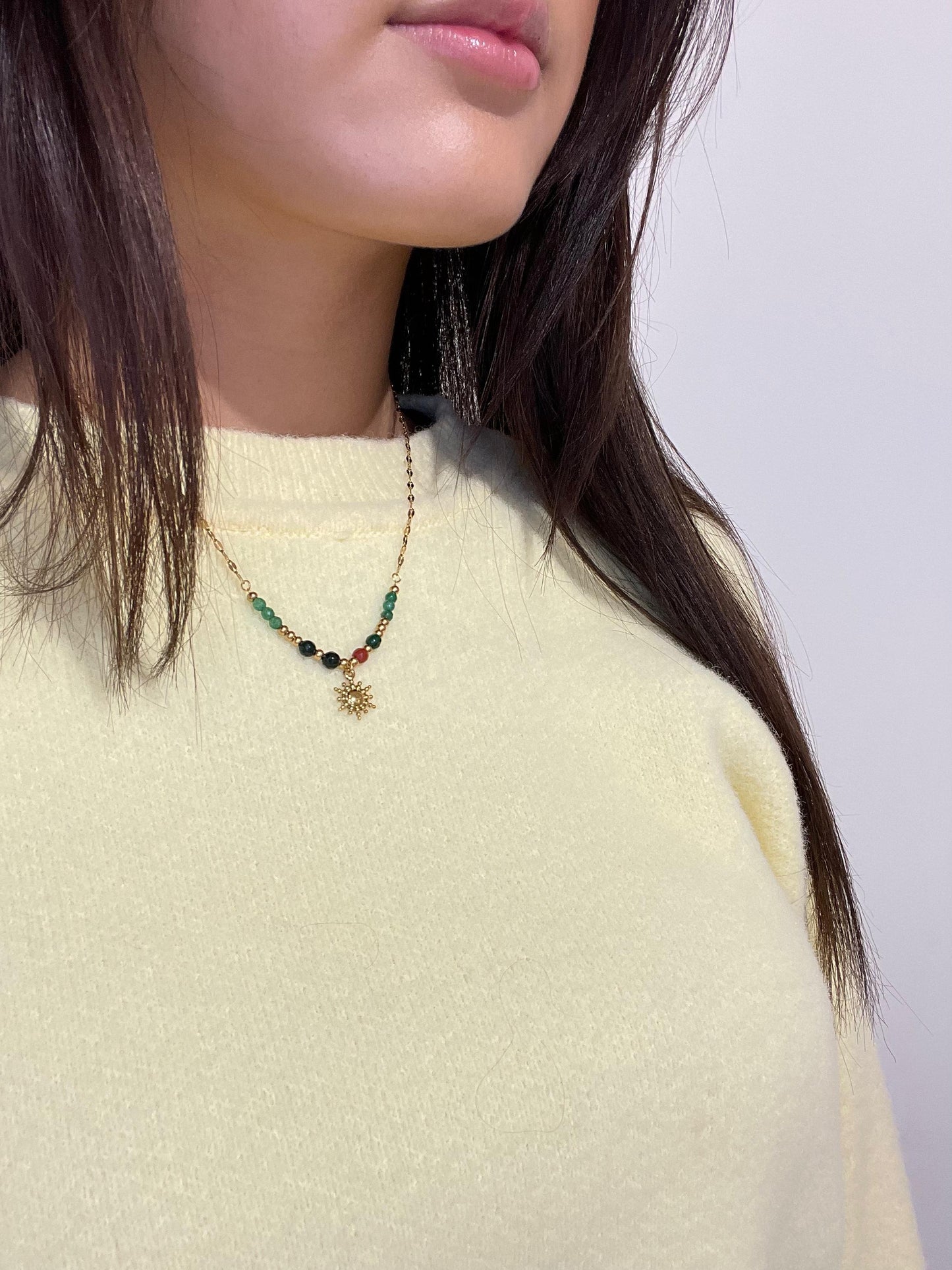 Gouden Ketting met Gekleurde Kralen en Zonhanger - Leanna